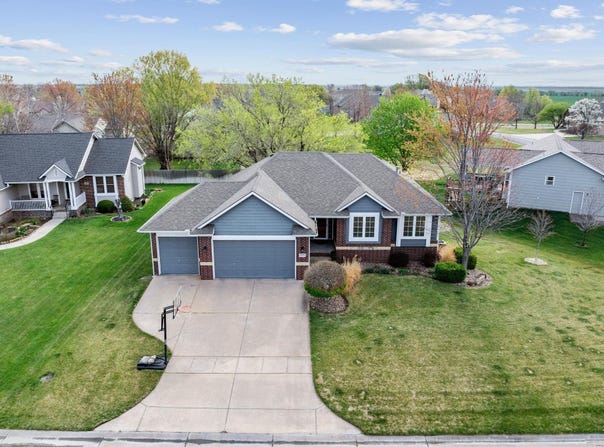 818 Streamside Ln, Clearwater, KS 67026