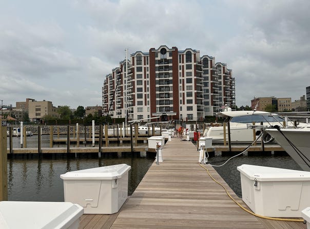 333 Lake Ave, Racine, WI 53403