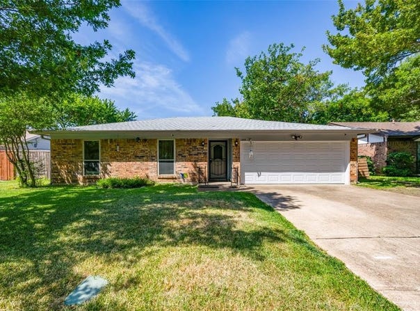 1304 Midbury Court, Arlington, TX 76015