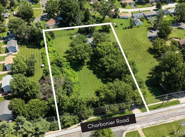 1625 Charbonier Road, Florissant, MO 63031