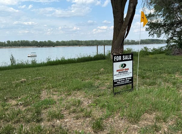 57173 892 Road, Wynot, NE 68792