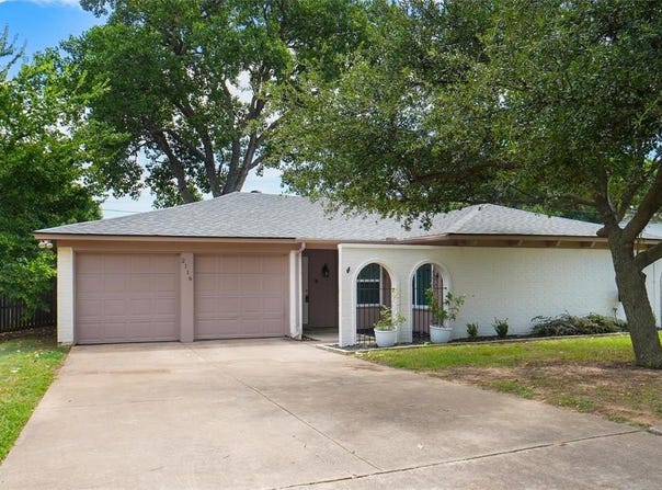 2116 Hurstview Drive, Hurst, TX 76054
