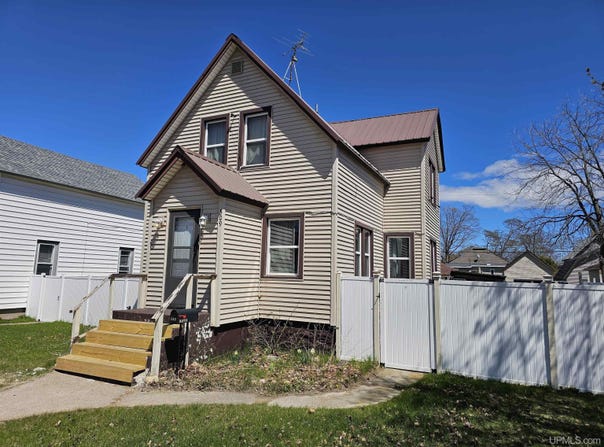 509 S 10th Street, Escanaba, MI 49829
