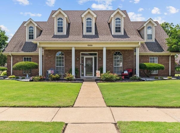 1500 W BARTON AVENUE, West Memphis, AR 72301