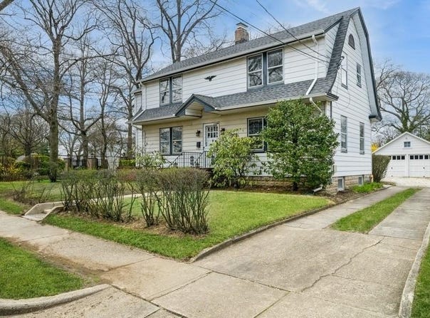 59 Remsen Street, Lynbrook, NY 11563