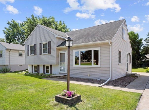 2083 Sunnyside Terrace, New Brighton, MN 55112