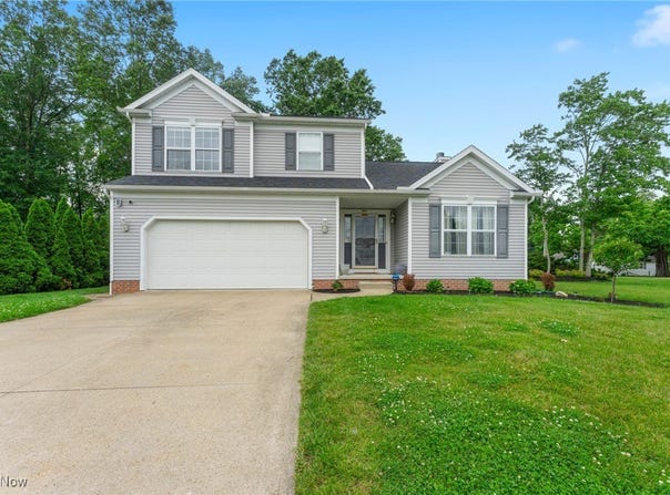 800 Collins Pond Drive, Ravenna, OH 44266