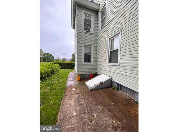 320 MAGNOLIA STREET, BEVERLY, NJ 08010