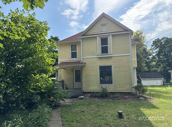 593 N Henderson, FREEPORT, IL 61032