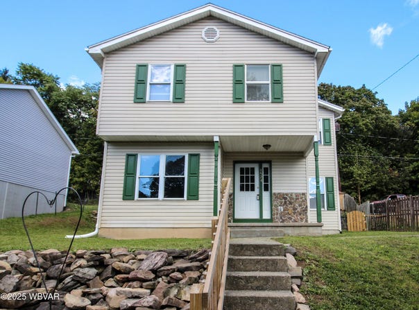 1524 MT CARMEL STREET, Williamsport, PA 17701