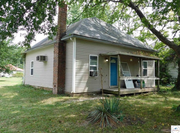 206 N 6th St. Avenue, Deepwater, MO 64740