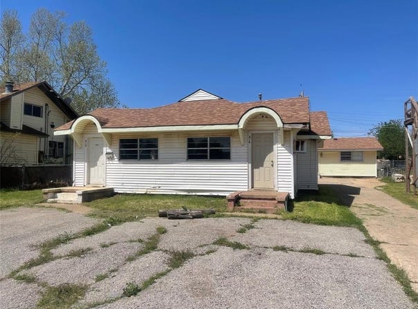 614 S 6th Street, Clinton, OK 73601