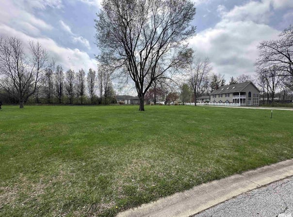 100 PEACE FIELD Lane, East Peoria, IL 61611