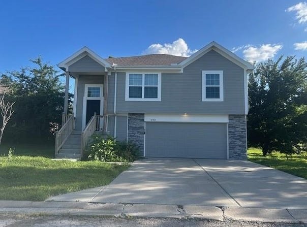 10909 Highview Road, Peculiar, MO 64078