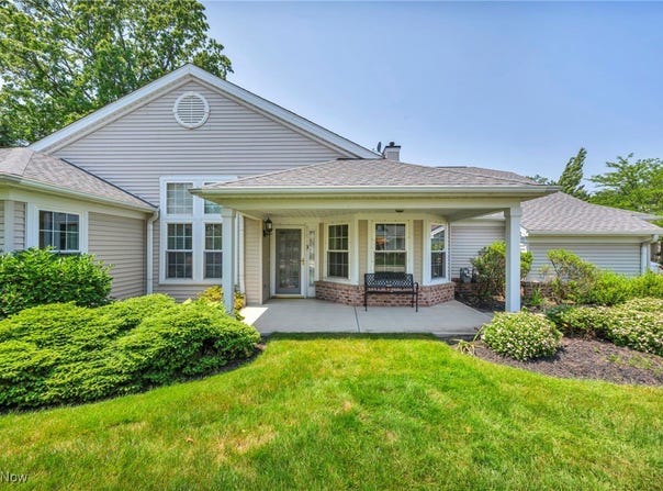 22 Campus Court, Avon Lake, OH 44012