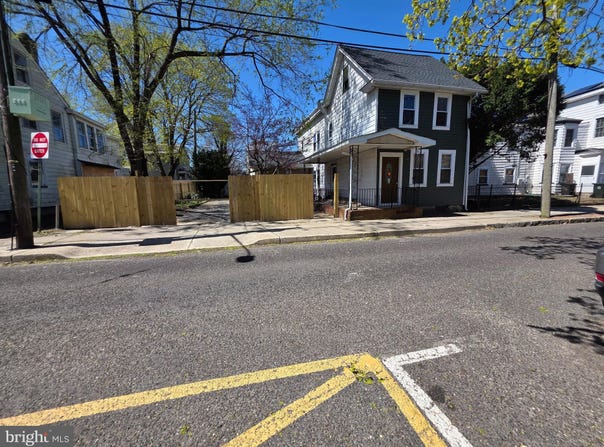 300 YORK STREET, BURLINGTON, NJ 08016