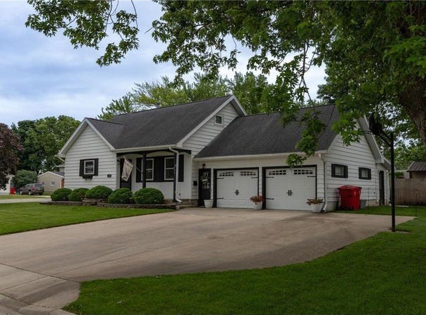 402 7th Street SE, Stewartville, MN 55976