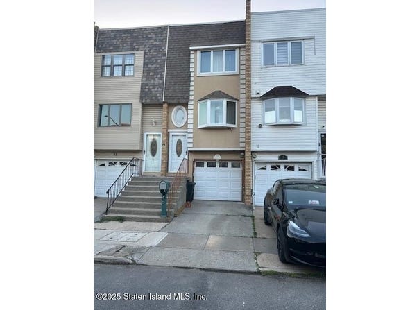 45 Daffodil Court, Staten Island, NY 10312