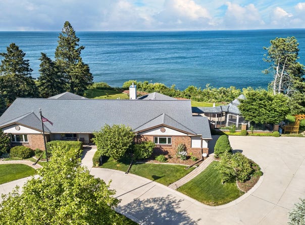 620 Oak Tree Rd, Sheboygan, WI 53083