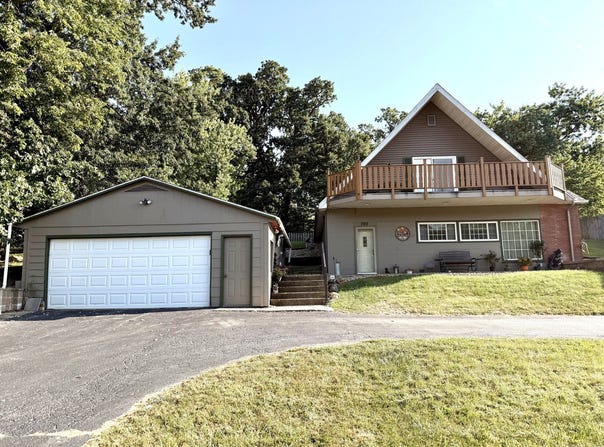 700 W Webster Street, Clinton, IL 61727