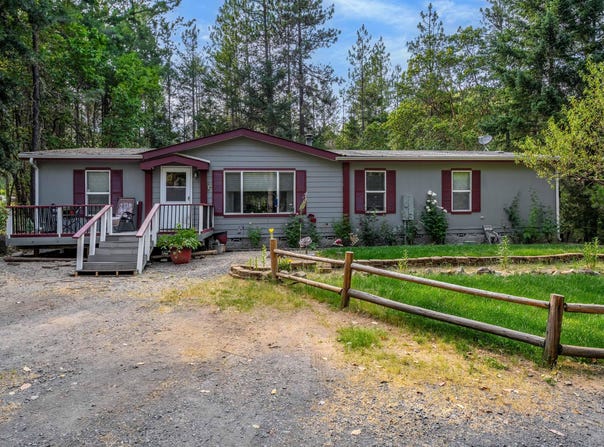 320 Fields Road, Williams, OR 97544