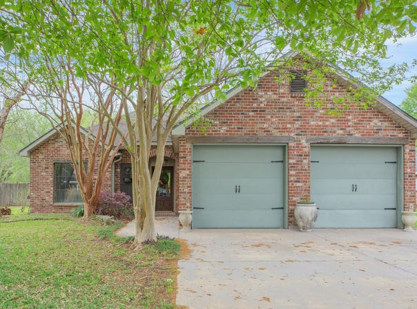 109 Briar Green Drive, Youngsville, LA 70592