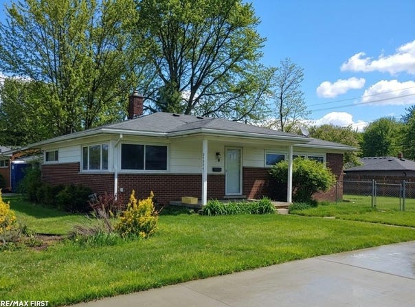 22324 Spitzley Street, Clinton Township, MI 48035