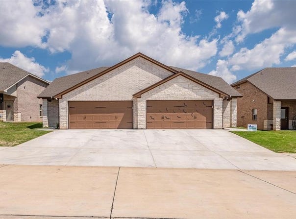 718 Rolling Terrace Circle, Granbury, TX 76049