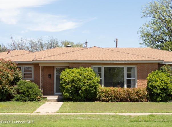824 W Tennessee Street, Floydada, TX 79235