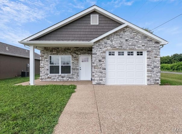 101 Meadowview Court, Elsberry, MO 63343