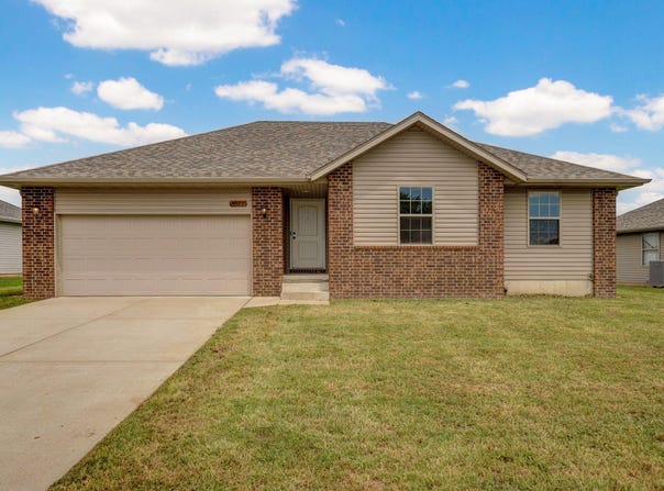 5573 W Longleaf Drive, Springfield, MO 65802