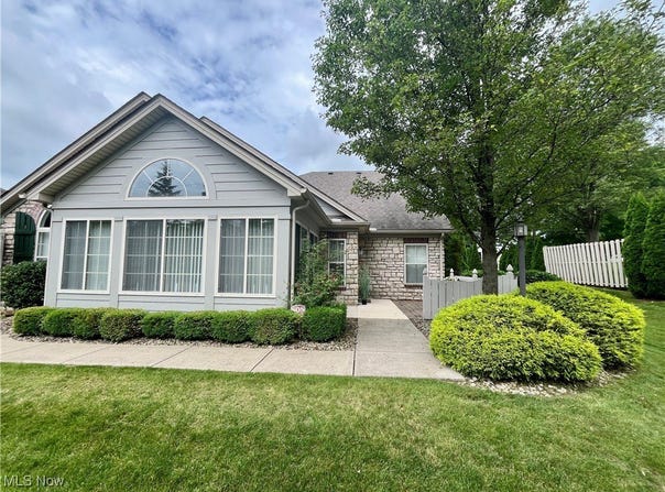 9264 Sharrott Road unit: 104, Youngstown, OH 44514