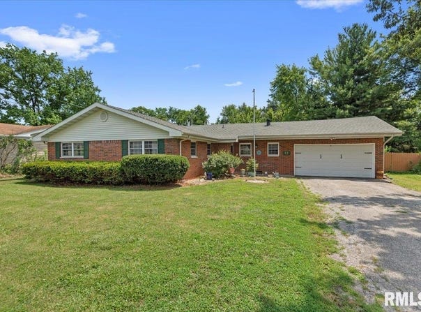 13 BIRCH Drive, Chatham, IL 62629