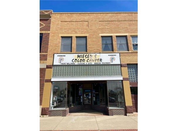 18 E Central Street, Springfield, MN 56087
