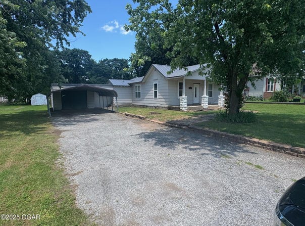 416 E 4th Street, Baxter Springs, KS 66713