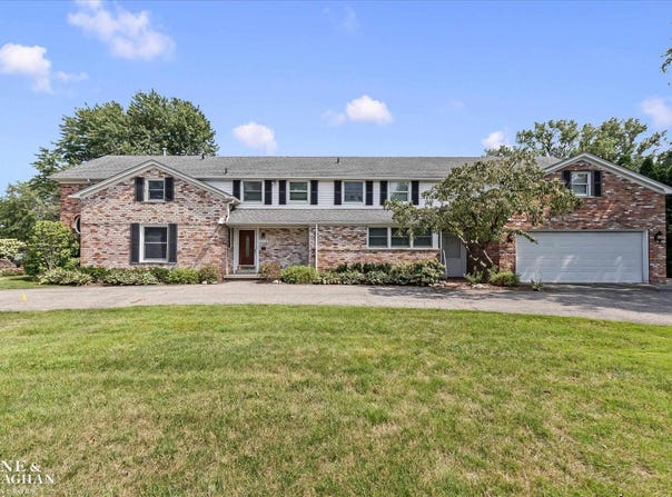 376 Chalfonte Avenue, Grosse Pointe Farms, MI 48236