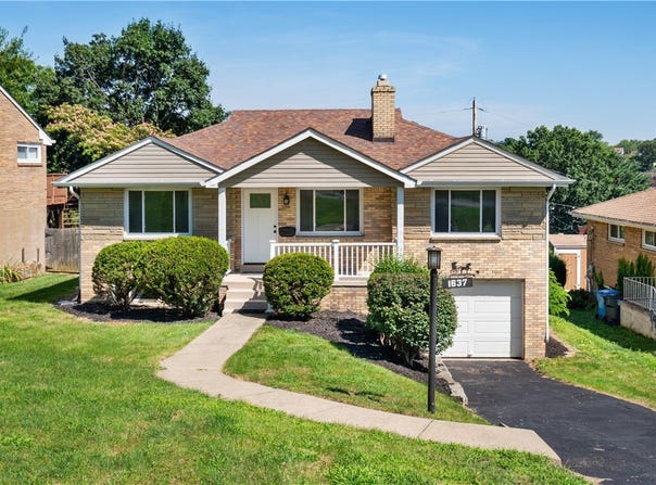 1637 Worcester Dr, Pittsburgh, PA 15243
