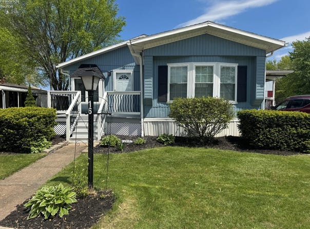 16 E Bass Circle, Lakeside, OH 43440
