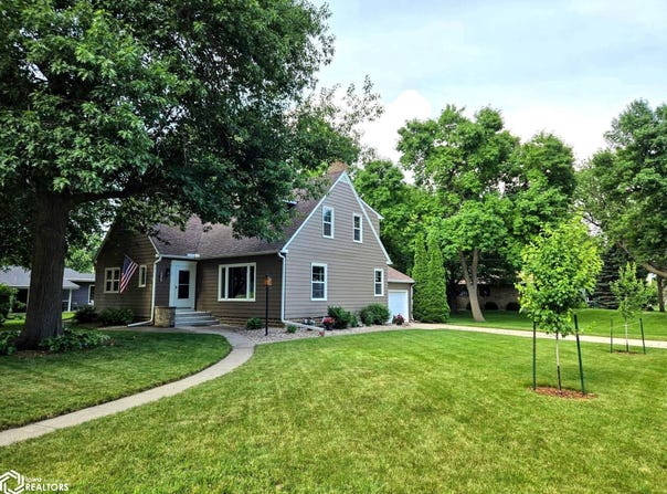 2807 5th Street, Emmetsburg, IA 50536