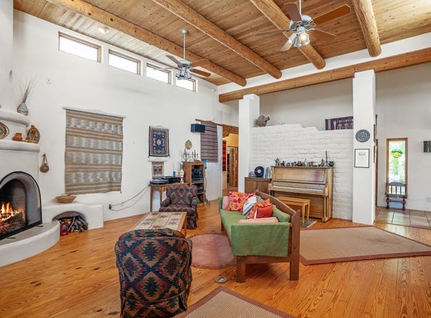 24 Camino Caballos Spur, Lamy, NM 87540