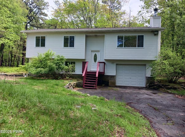 142 Squirrel Road, Dingmans Ferry, PA 18328