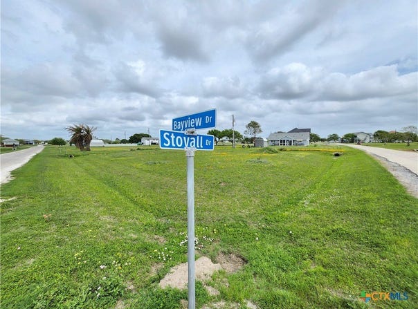 711 Bayview Drive, Palacios, TX 77465
