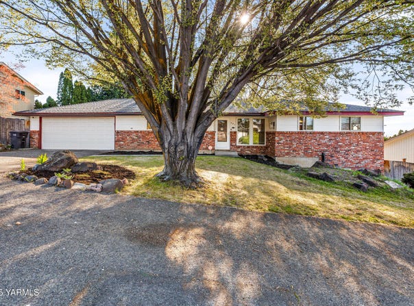 607 N 53rd Ave, Yakima, WA 98908