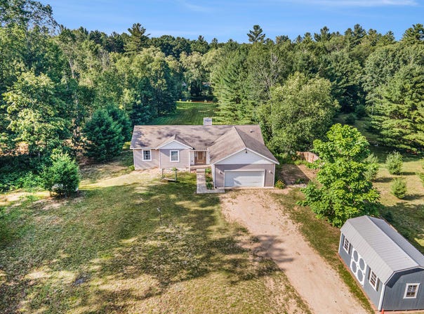 8420 N Echo Valley Drive, Irons, MI 49644