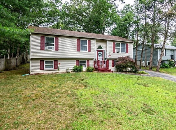 90 Crestwood Drive, West Warwick, RI 02893