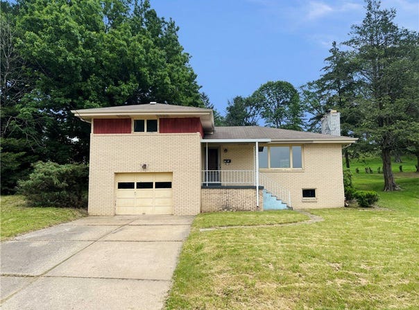 131 Monica Dr, Hempfield Twp, PA 15601