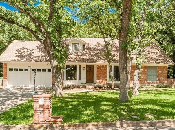 805 Live Oak Lane, Arlington, TX 76012