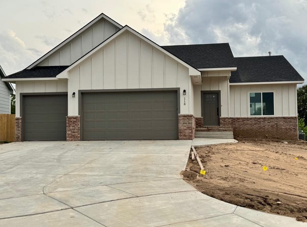 118 E Poplar Ct, Goddard, KS 67052