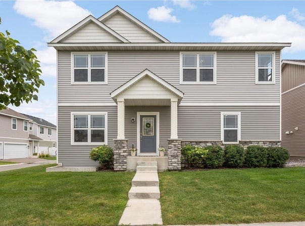 2744 Clover Ridge Drive, Chaska, MN 55318