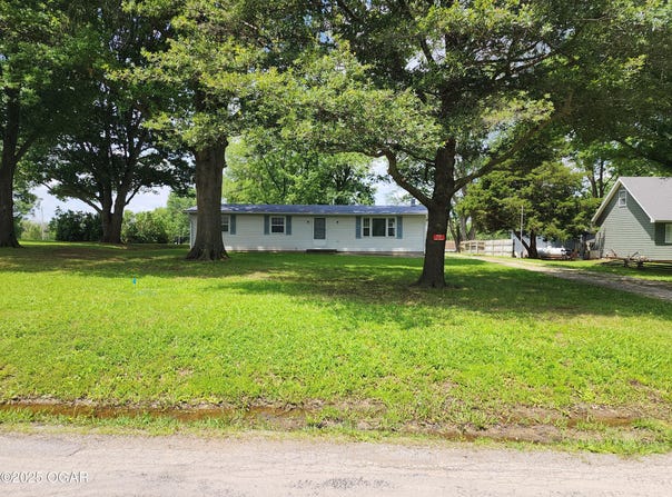 15788 S 1400 Road, Nevada, MO 64772